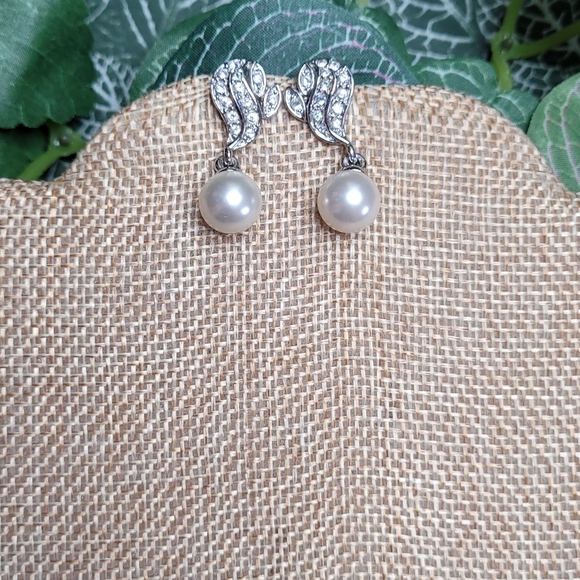 Beautiful earrings and a smile will help you sparkle and shine like nothing else - Picture 1 of 4